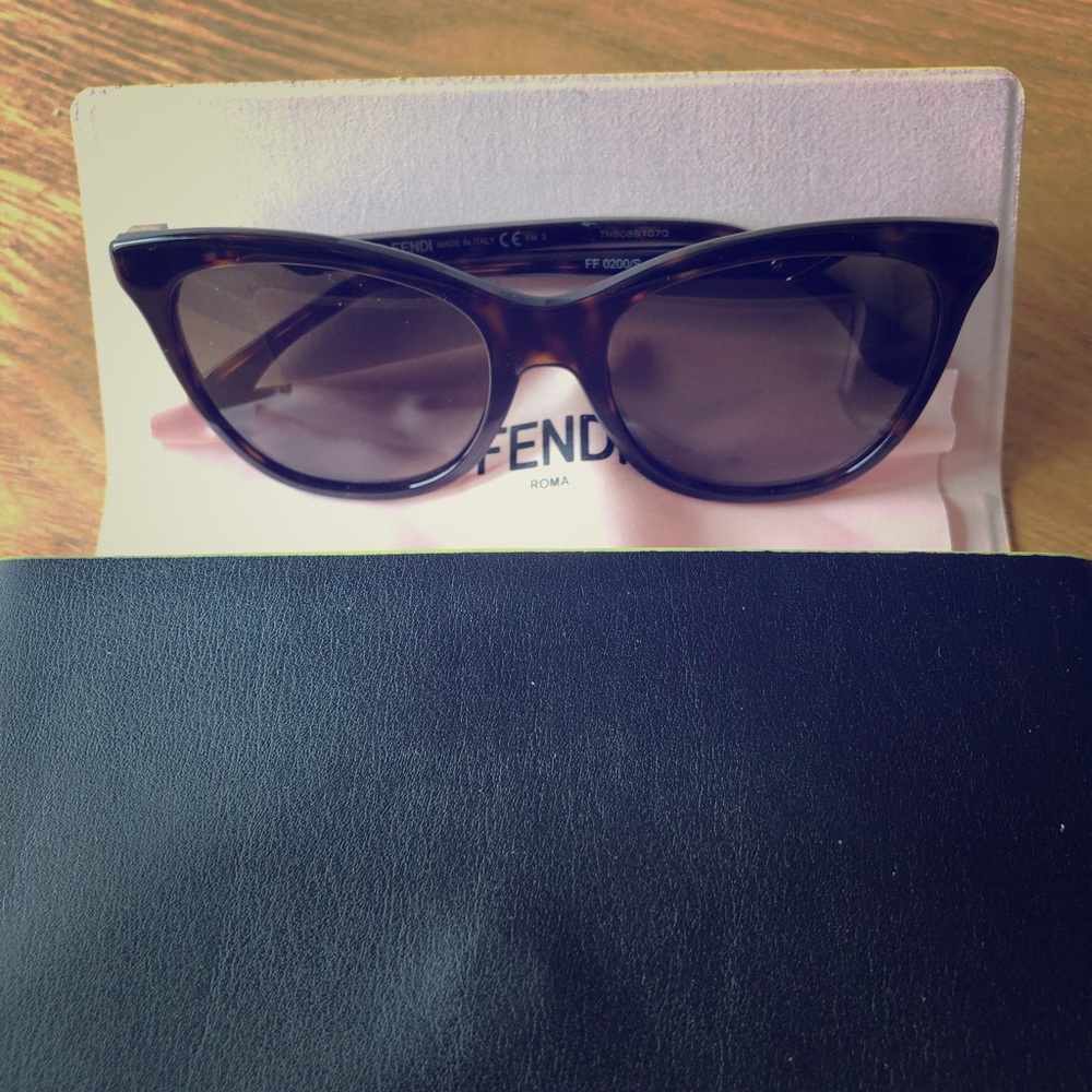 NWOT Fendi cateye sunglasses